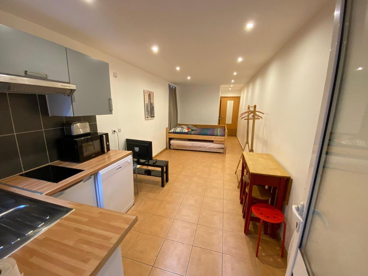 Paris Eiffel Tower Et Apartments, Parkings Gratuits Et Securises, 10 Minutes Metro To Paris Nogent-sur-Marne