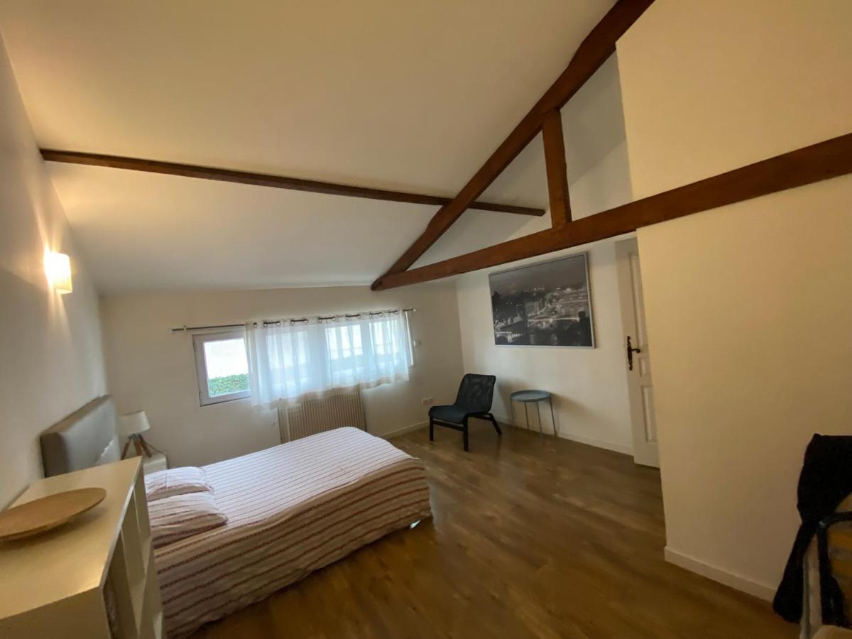Apartment Paris Eiffel Tower Et Apartments, Parkings Gratuits Et Securises, 10 Minutes Metro To Paris Nogent-sur-Marne
