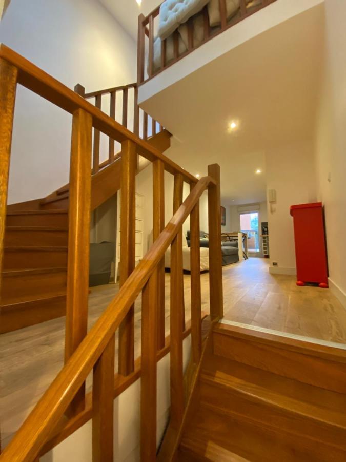 Apartment Paris Eiffel Tower Et Apartments, Parkings Gratuits Et Securises, 10 Minutes Metro To Paris