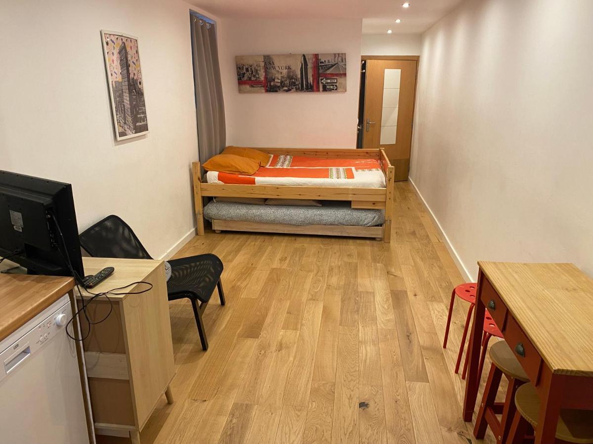 Apartment Paris Eiffel Tower Et Apartments, Parkings Gratuits Et Securises, 10 Minutes Metro To Paris *