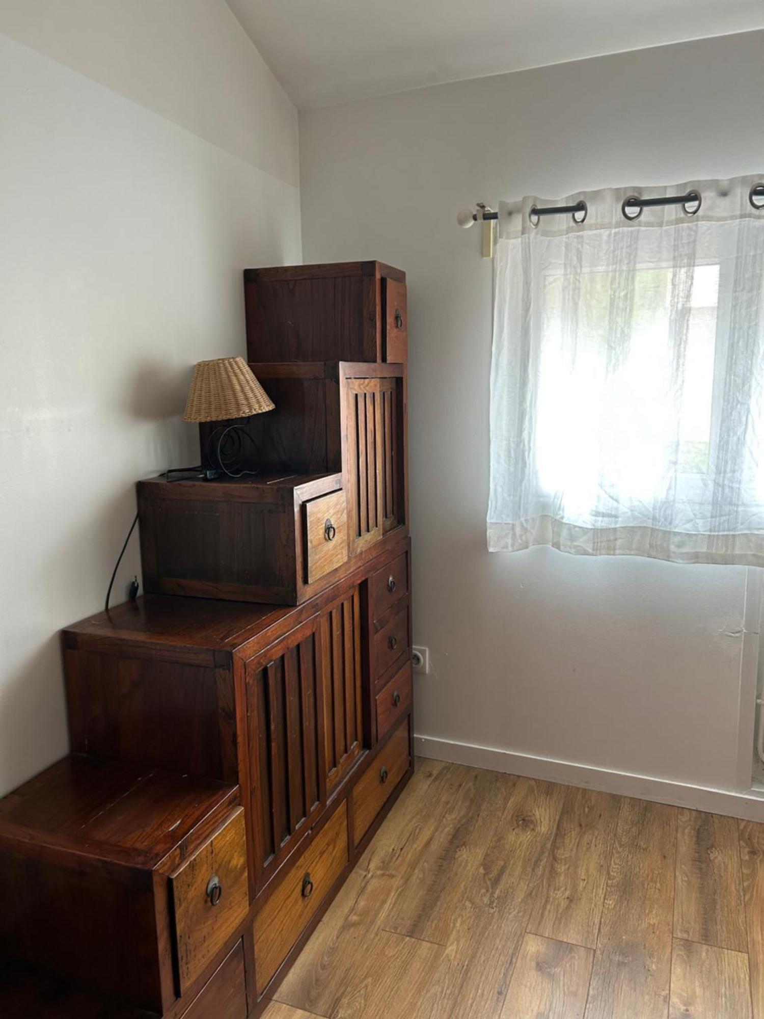 Paris Eiffel Tower Et Apartments, Parkings Gratuits Et Securises, 10 Minutes Metro To Paris Apartment *