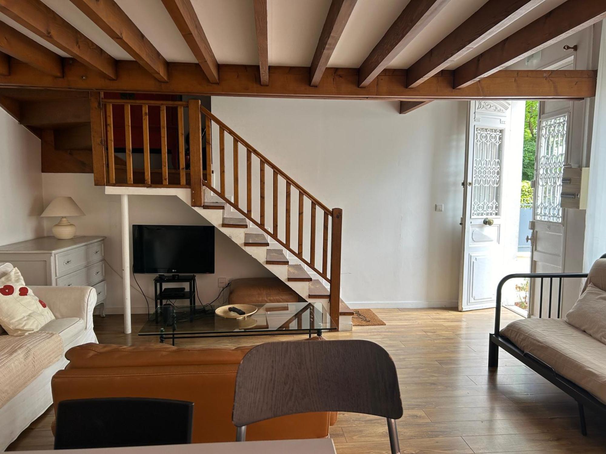 Paris Eiffel Tower Et Apartments, Parkings Gratuits Et Securises, 10 Minutes Metro To Paris *