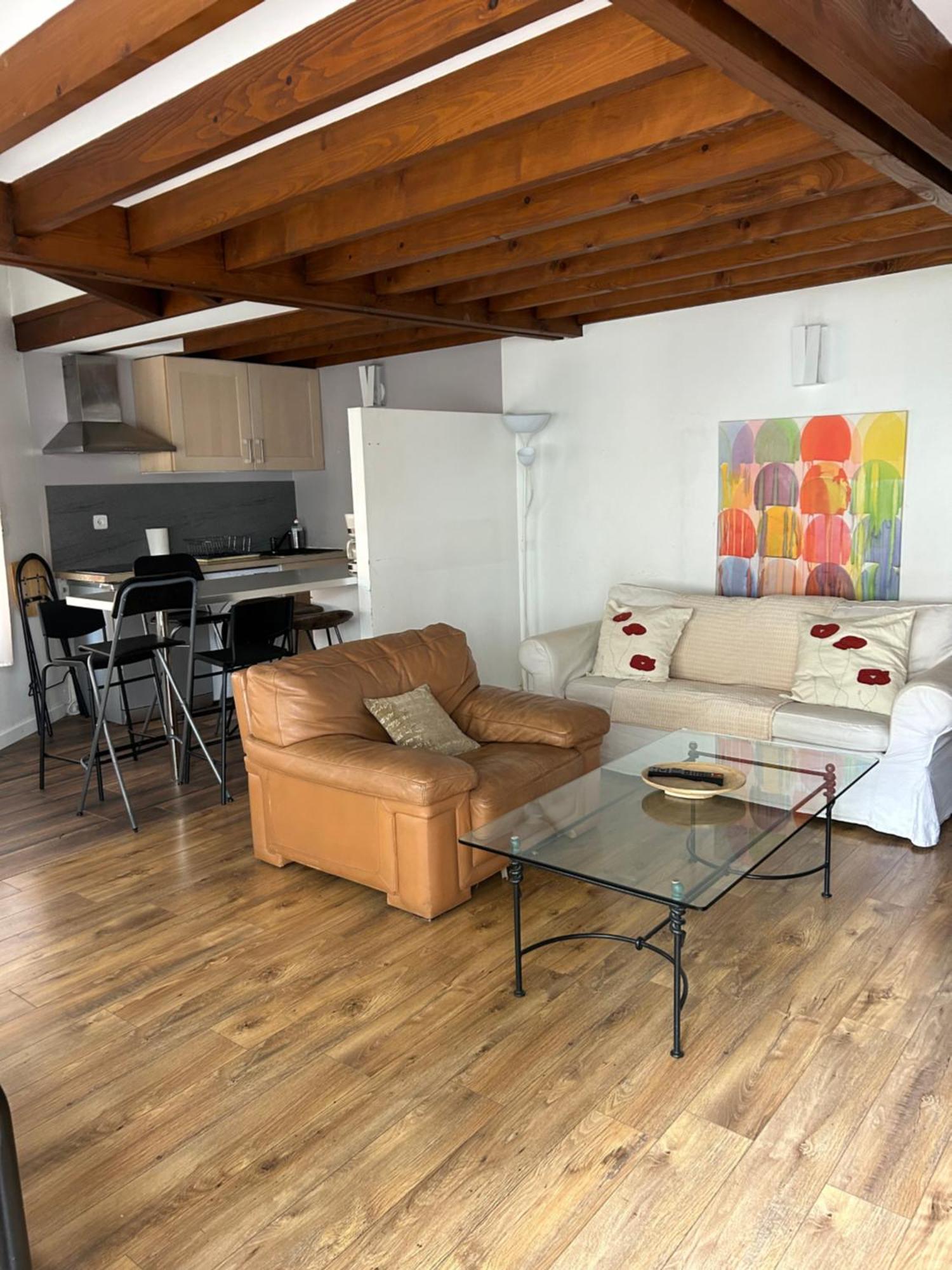 Paris Eiffel Tower Et Apartments, Parkings Gratuits Et Securises, 10 Minutes Metro To Paris Apartment