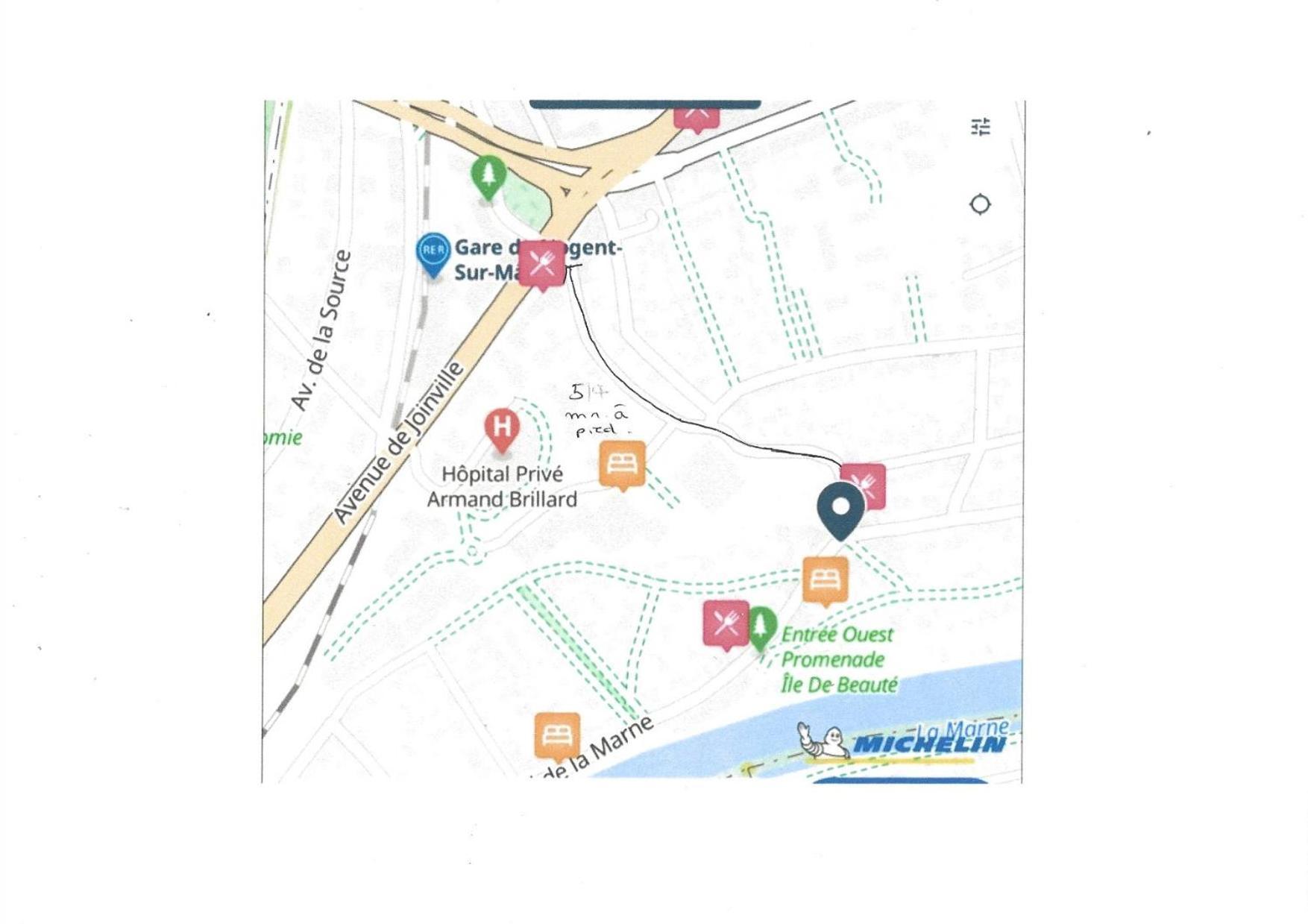 Apartment Paris Eiffel Tower Et Apartments, Parkings Gratuits Et Securises, 10 Minutes Metro To Paris